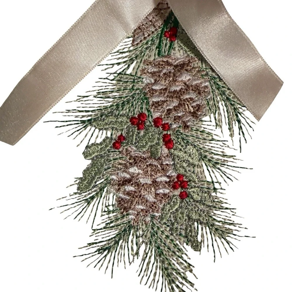 NEW Set of 2 Arctic Holiday Embroidered Christmas Hand Towels Pinecones Holly